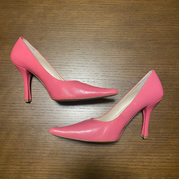 Guess Pink Leather Pumps - Picture 4 of 10